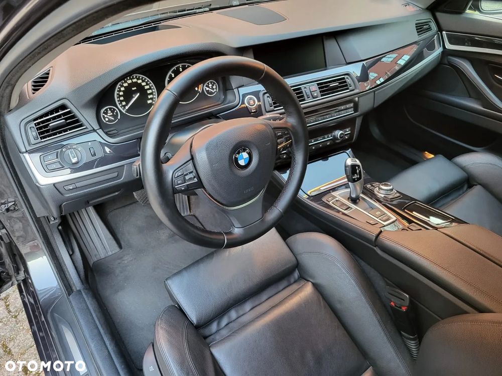 BMW Seria 5 520d Touring Luxury Line - 15