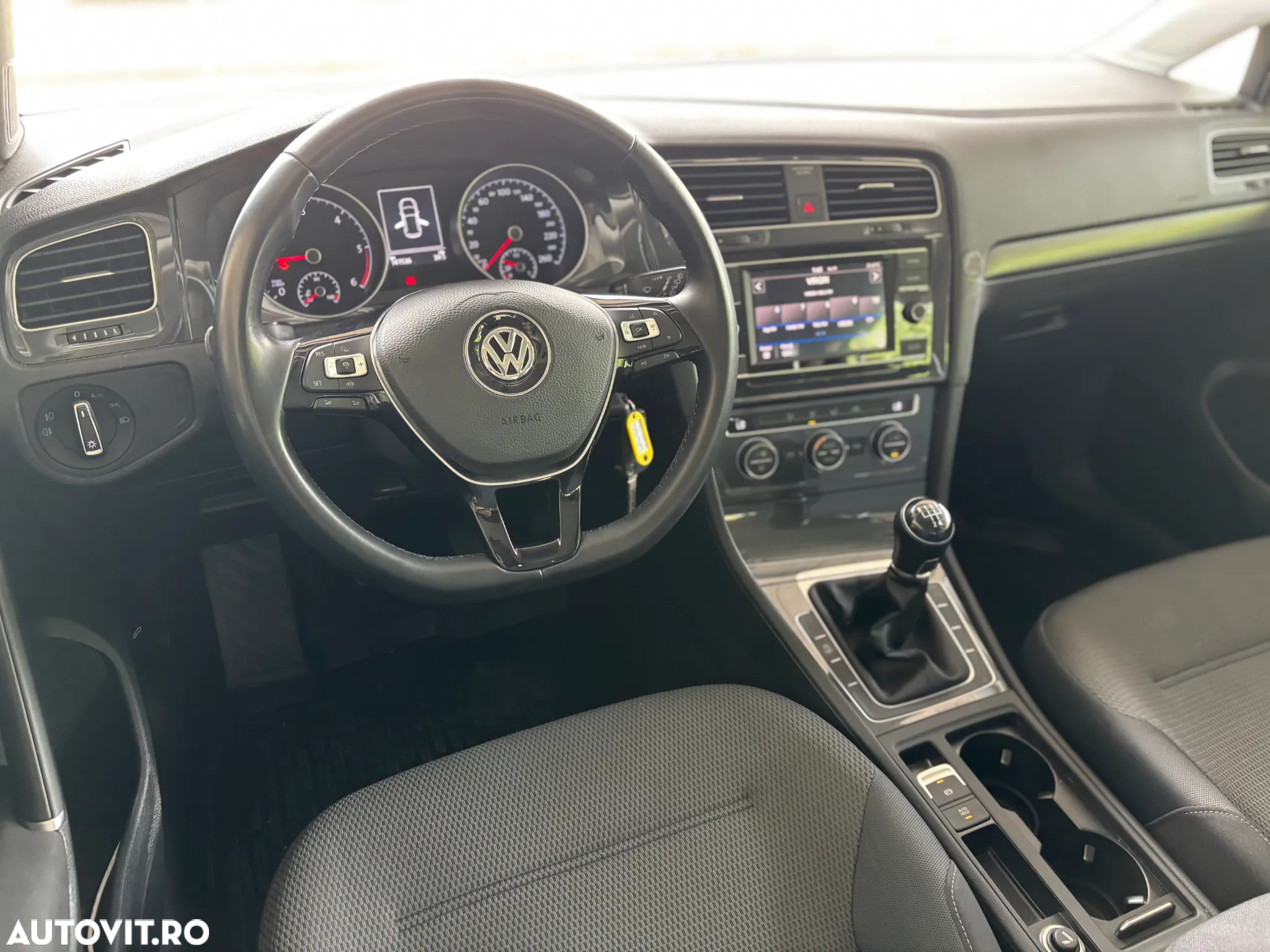 Volkswagen Golf 1.6 TDI Comfortline - 4