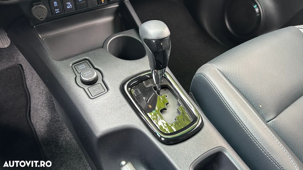 Toyota Hilux 2.8D 204CP 4x4 Double Cab AT MHEV Invincible Color Edition (3E5) - 25