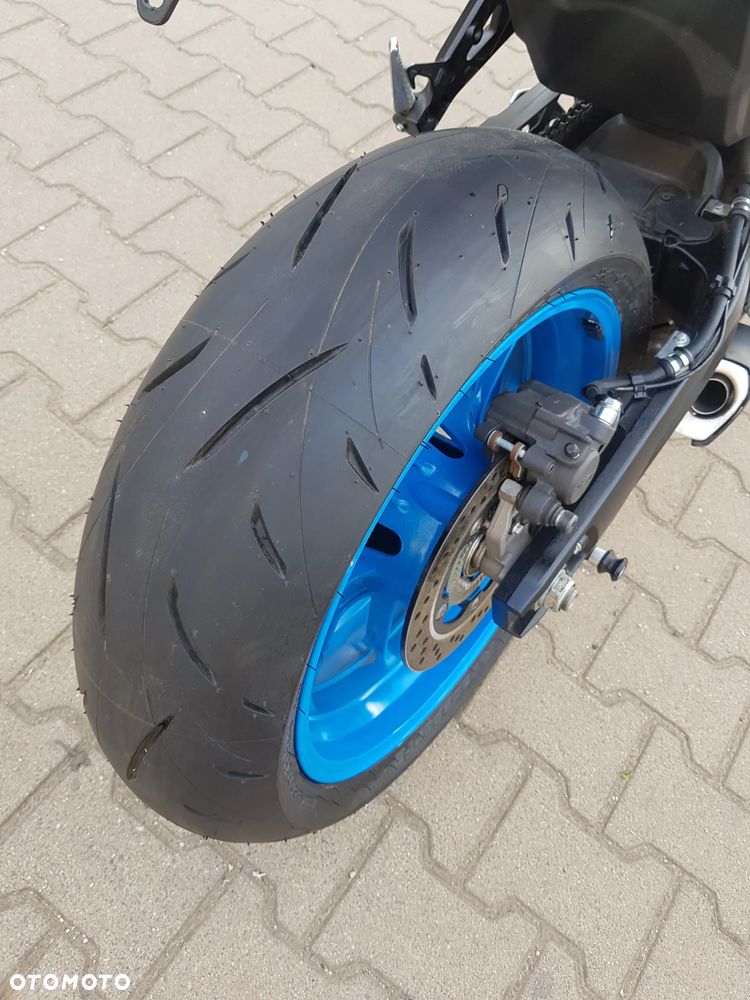 Suzuki GSX - 3