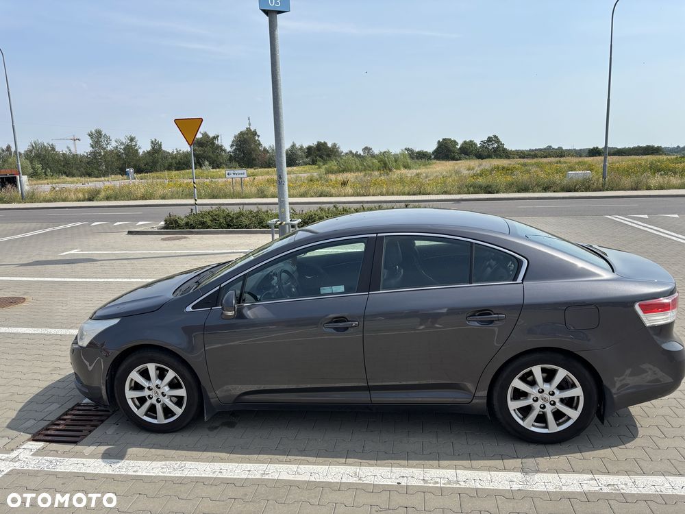 Toyota Avensis - 2