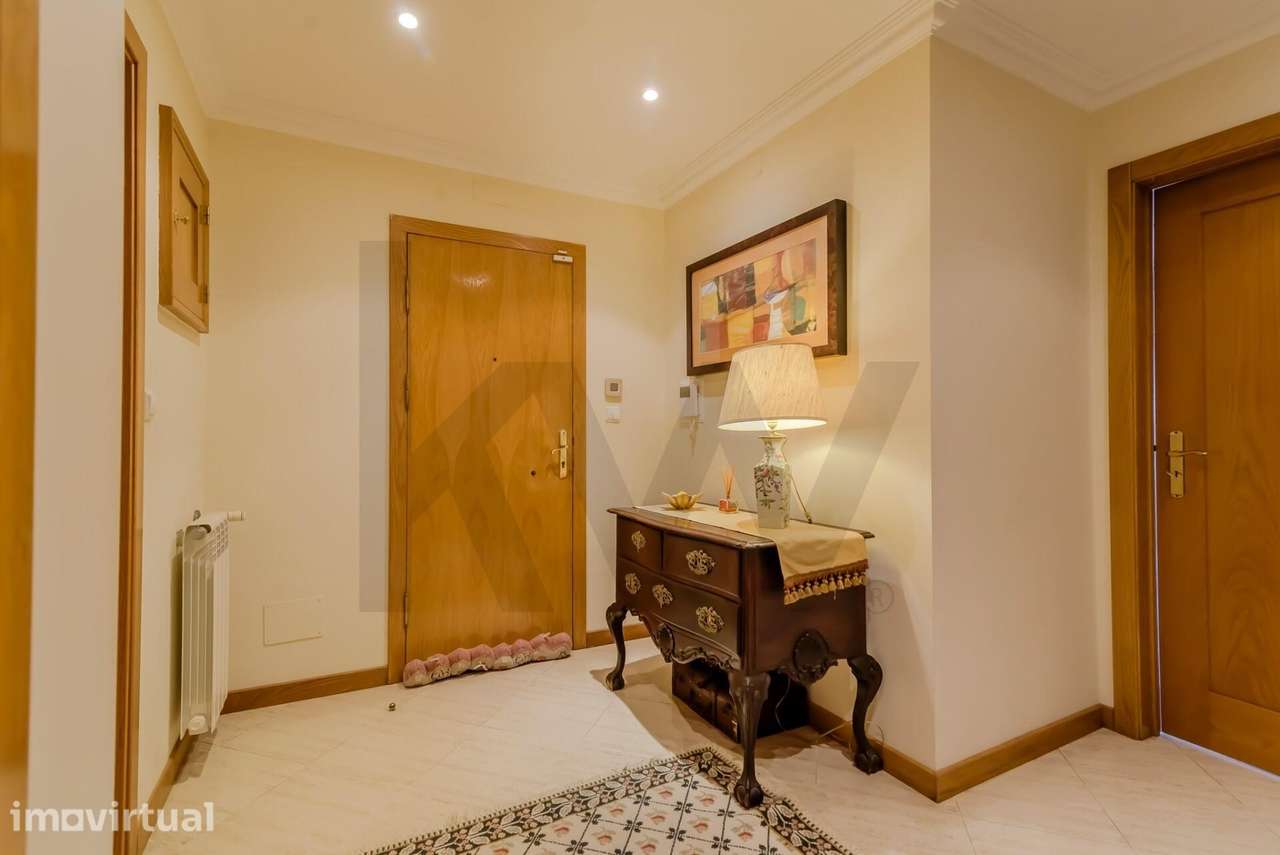 Excelente Apartamento T2 com Terraço | Jardins da Parede - Grande imagem: 3/23