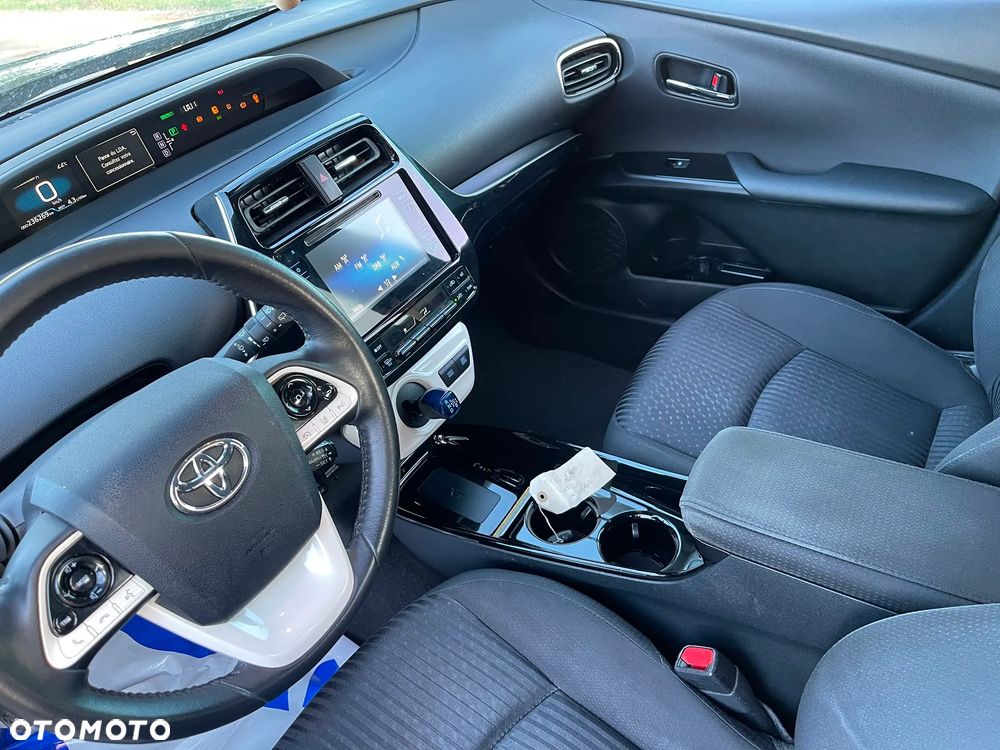 Toyota Prius Hybrid - 12
