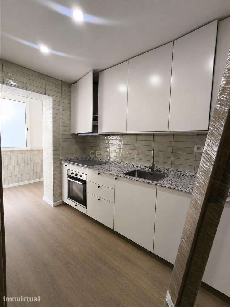 Apartamento T2 único com características de Moradia | Garagem | Lograd - Grande imagem: 3/29