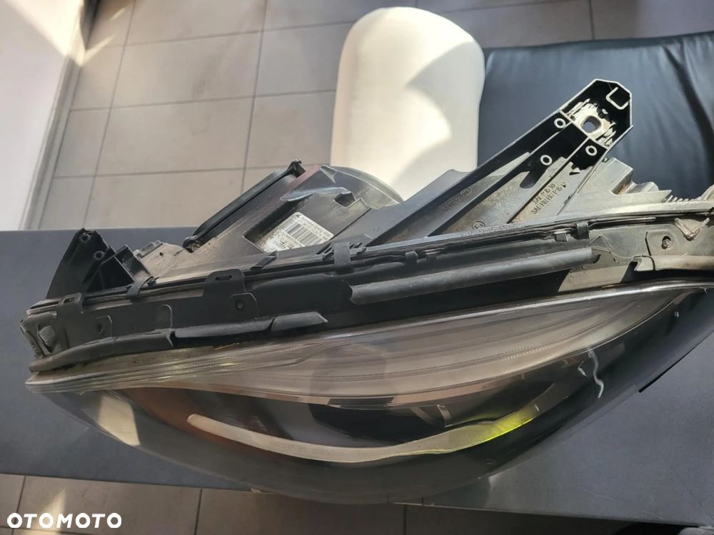 Lampa lewa przednia Mercedes w246 - 4