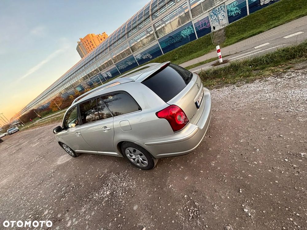 Toyota Avensis - 7