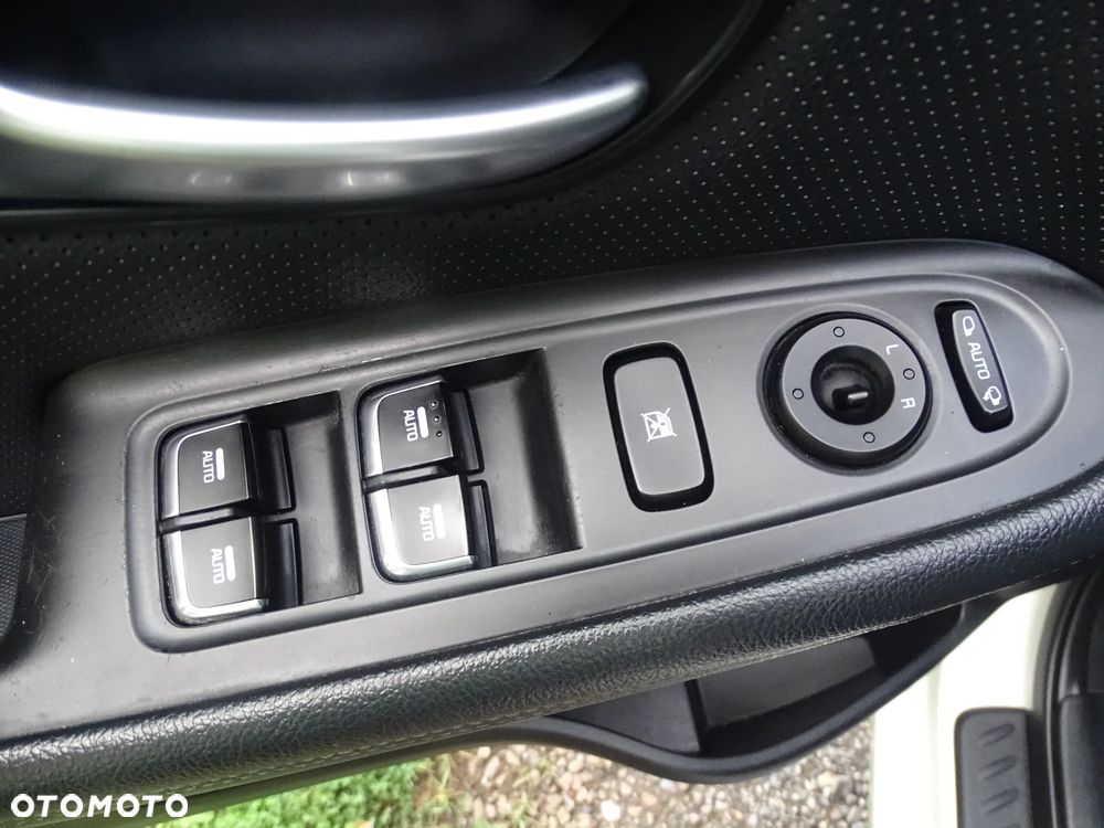 Kia Carens 1.7 CRDi Business Line 7os - 24