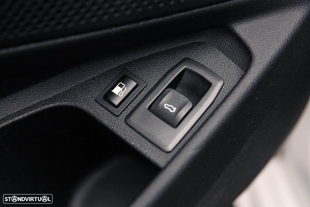 BMW 330 e Pack Desportivo M Auto - 46