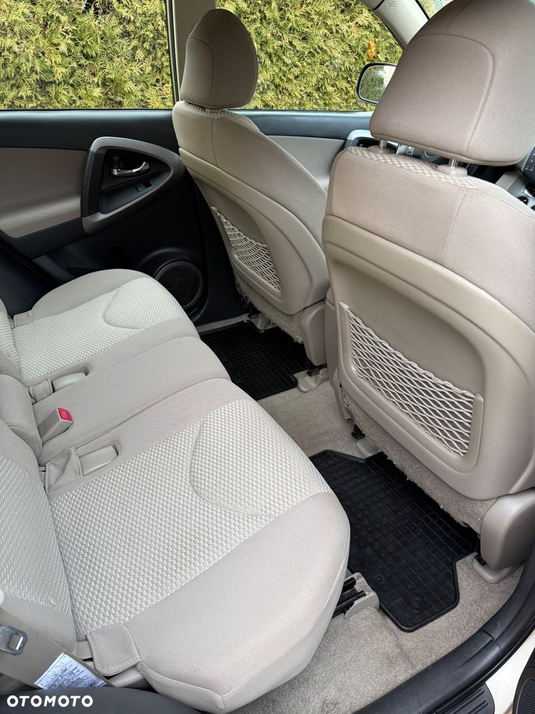 Toyota RAV4 2.0 VVT-i Premium - 12