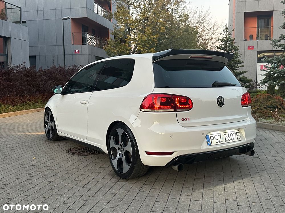 Volkswagen Golf VI 2.0 TSI GTI - 11