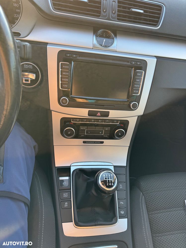 Volkswagen Passat 2.0 TDI DPF Blue TDI Comfortline - 31