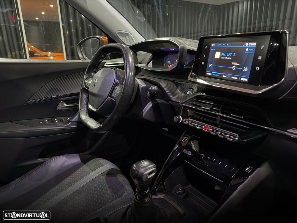 Peugeot 2008 1.2 PureTech Allure Pack - 32