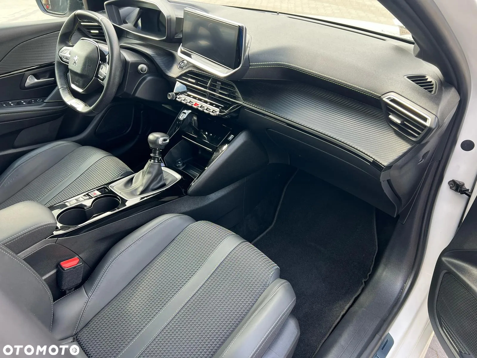 Peugeot 208 1.2 PureTech GT S&S - 10