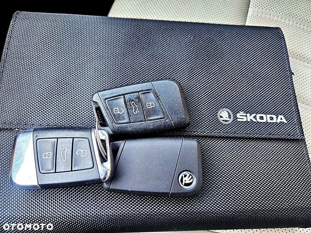 Skoda Superb 2.0 TDI DSG L&K - 32