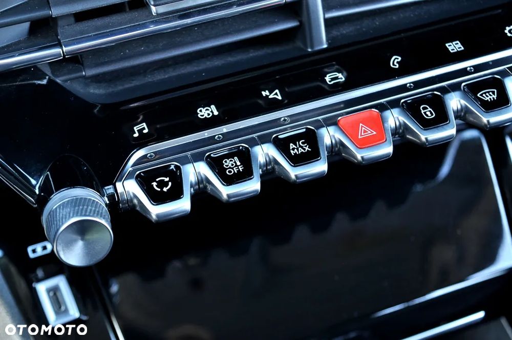 Peugeot 2008 BlueHDi 130 Allure S&S EAT8 - 33