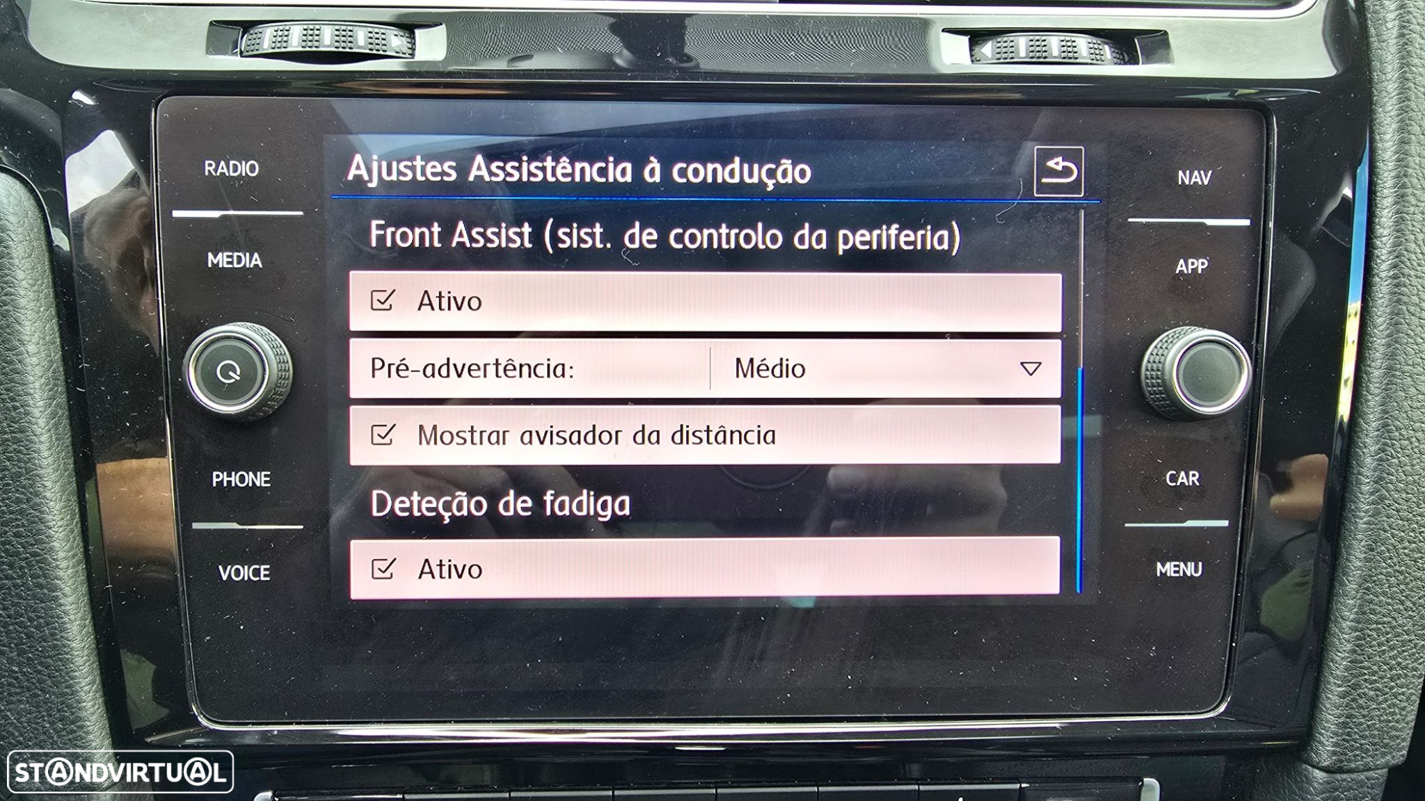 VW Golf Variant 1.6 TDi Highline DSG - 28