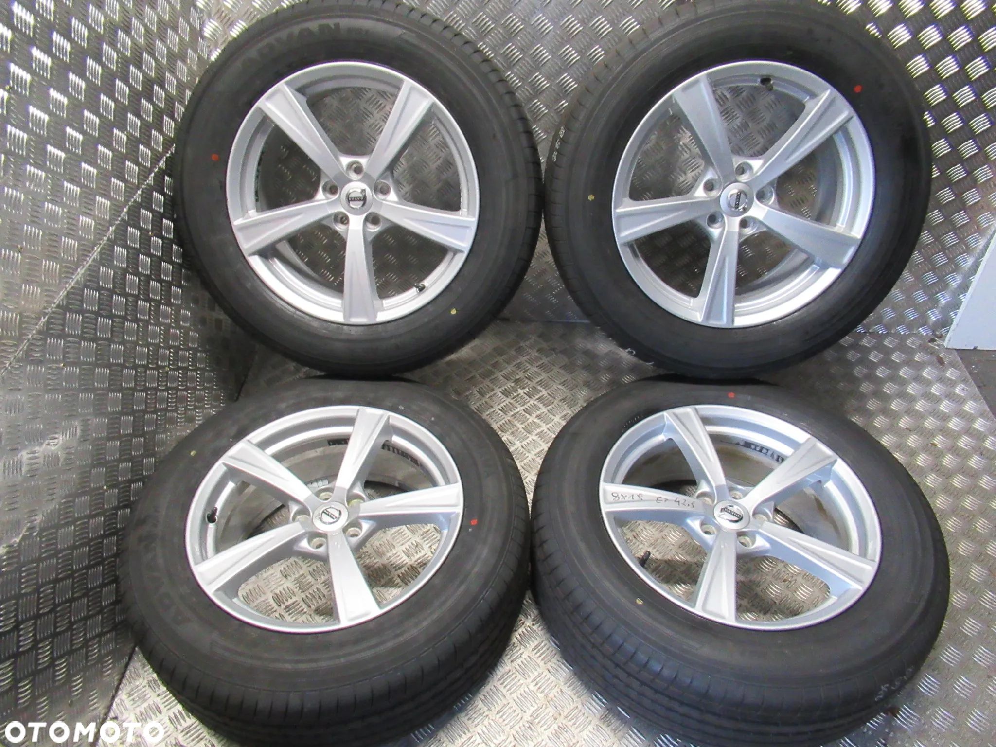 Koła Volvo XC60 XC90 8Jx18 et42,5 5x108 NOWE OPONY - 1