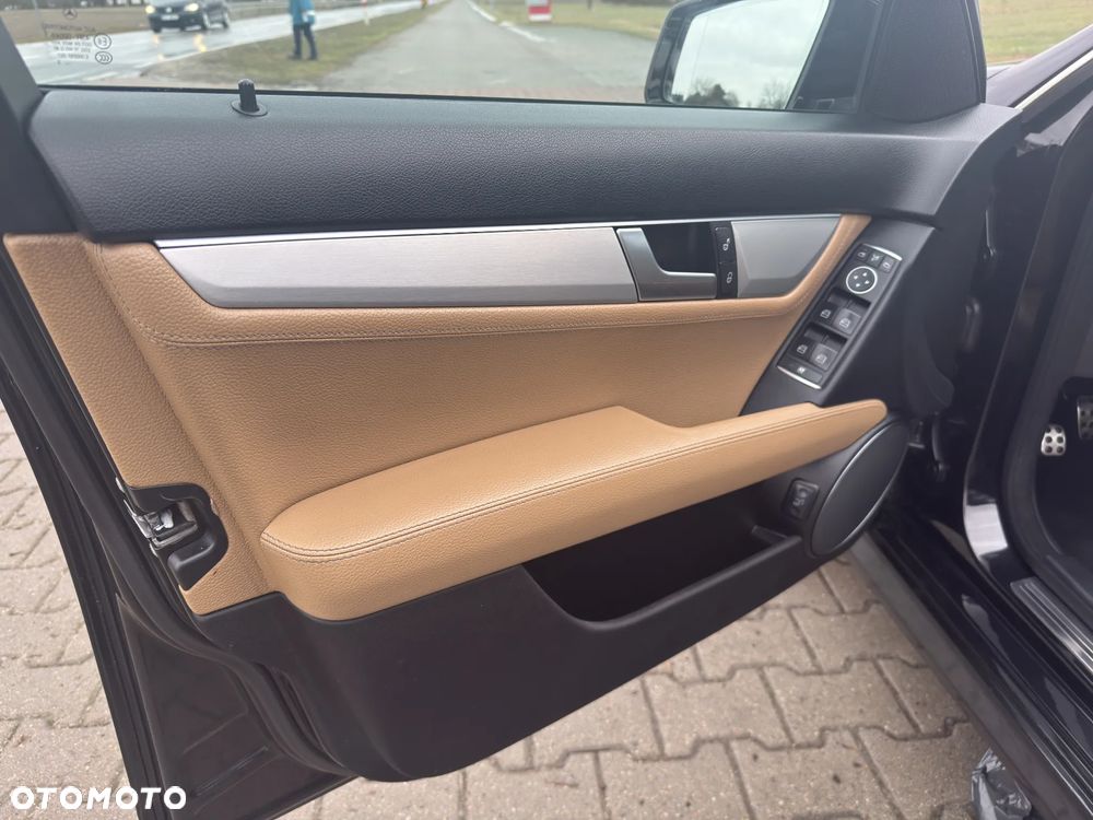 Mercedes-Benz Klasa C 200 CDI Avantgarde Edition - 12