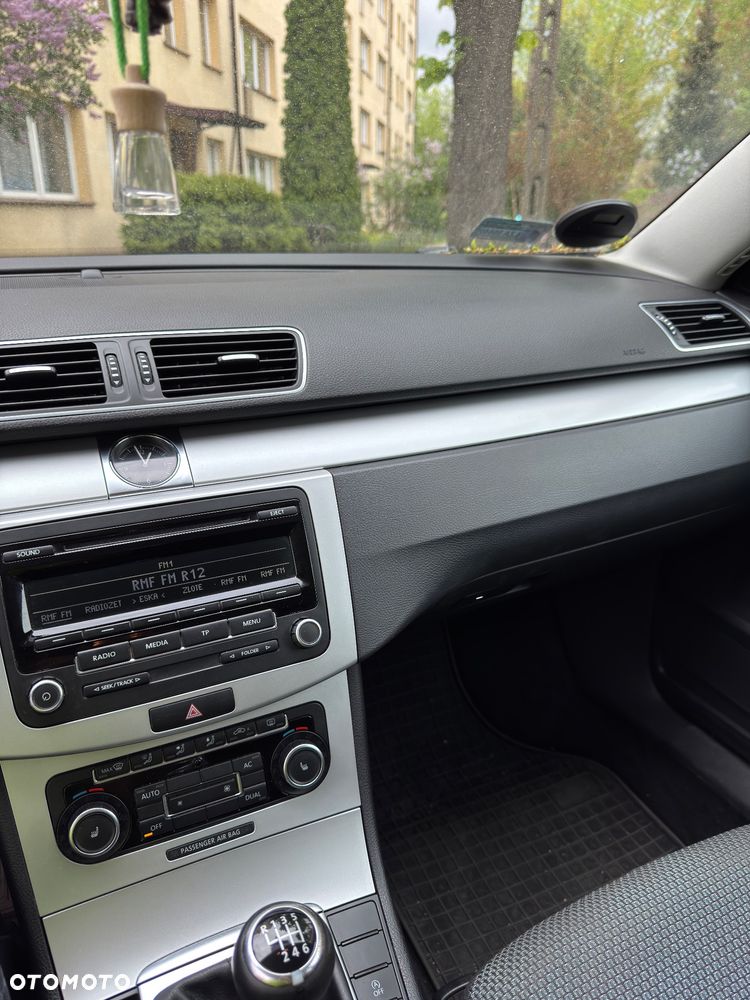 Volkswagen Passat 1.6 TDI DPF BlueMot Comfortline - 6