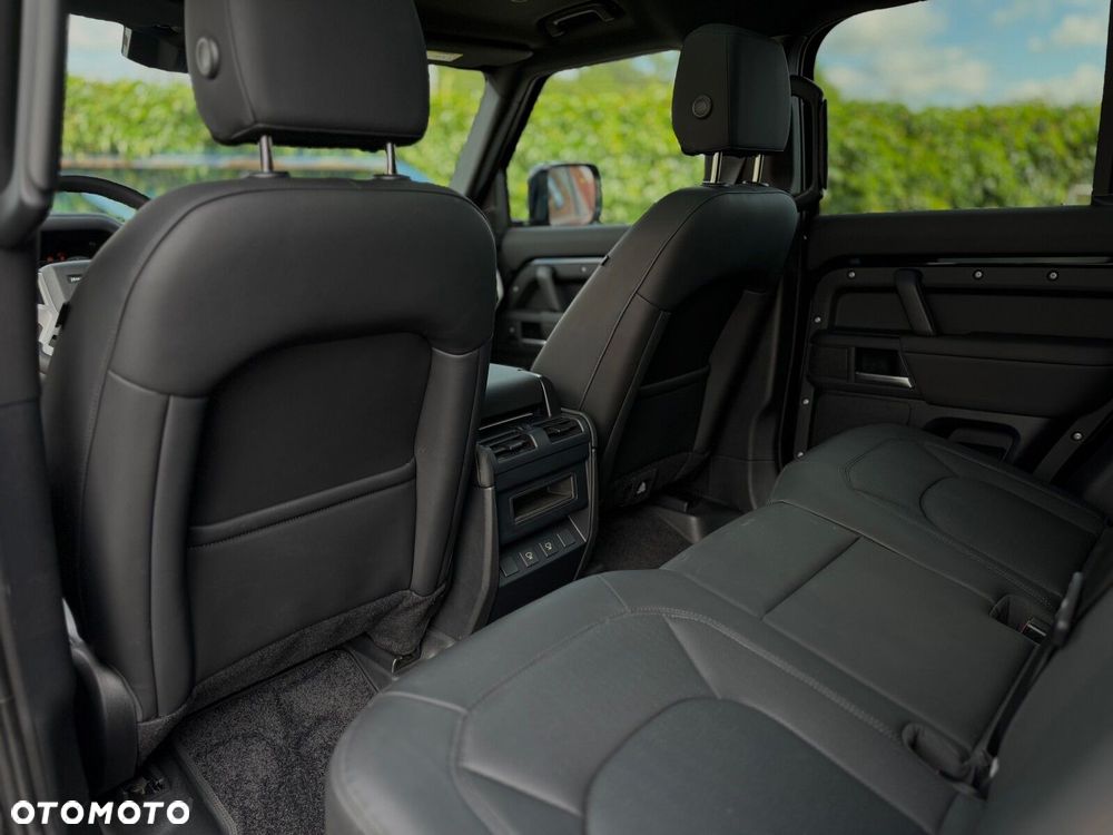 Land Rover Defender - 27