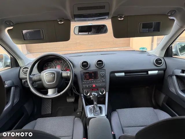 Audi A3 Sportback 2.0 TDI DPF (DSG) S tronic Ambiente - 8