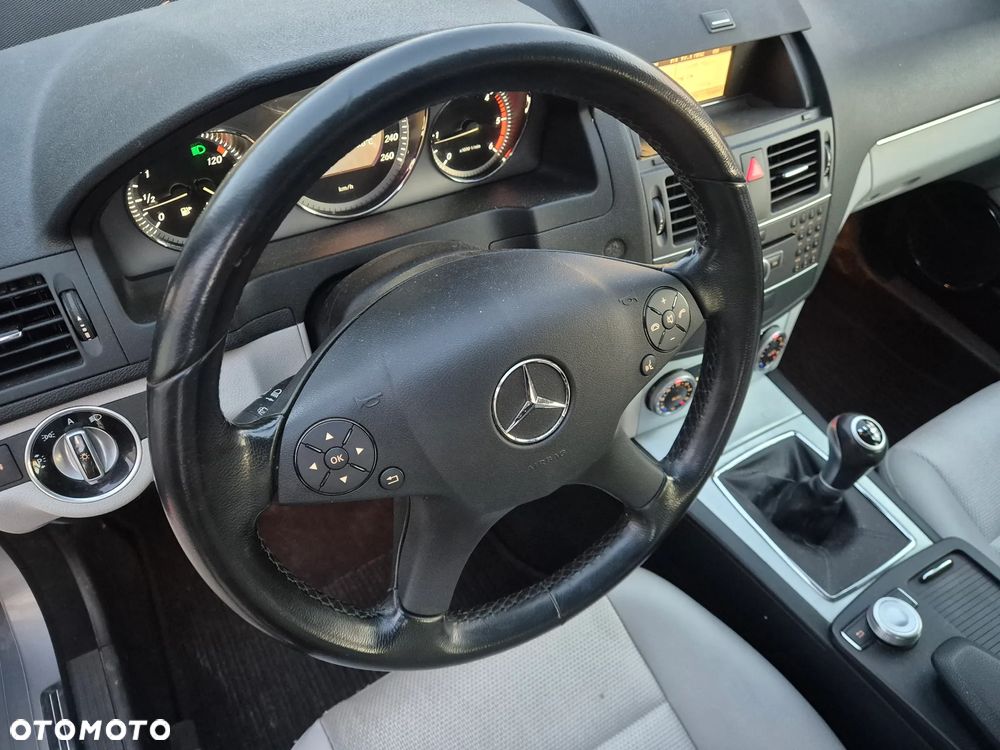Mercedes-Benz Klasa C 220 CDI DPF BlueEFFICIENCY Avantgarde Edition - 7