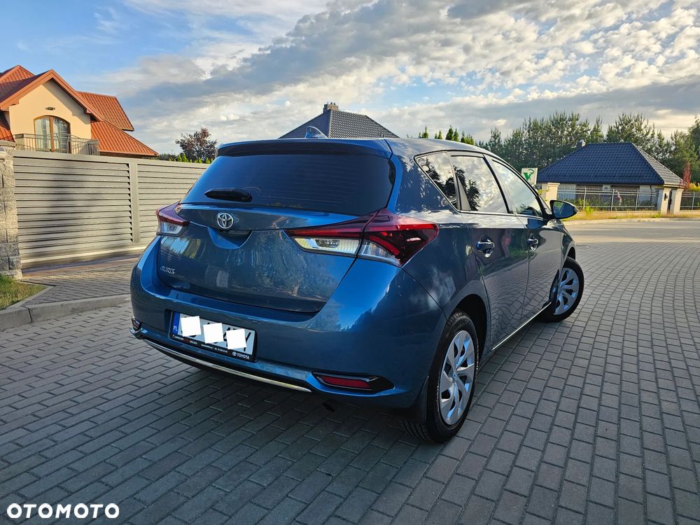 Toyota Auris 1.6 Premium - 3