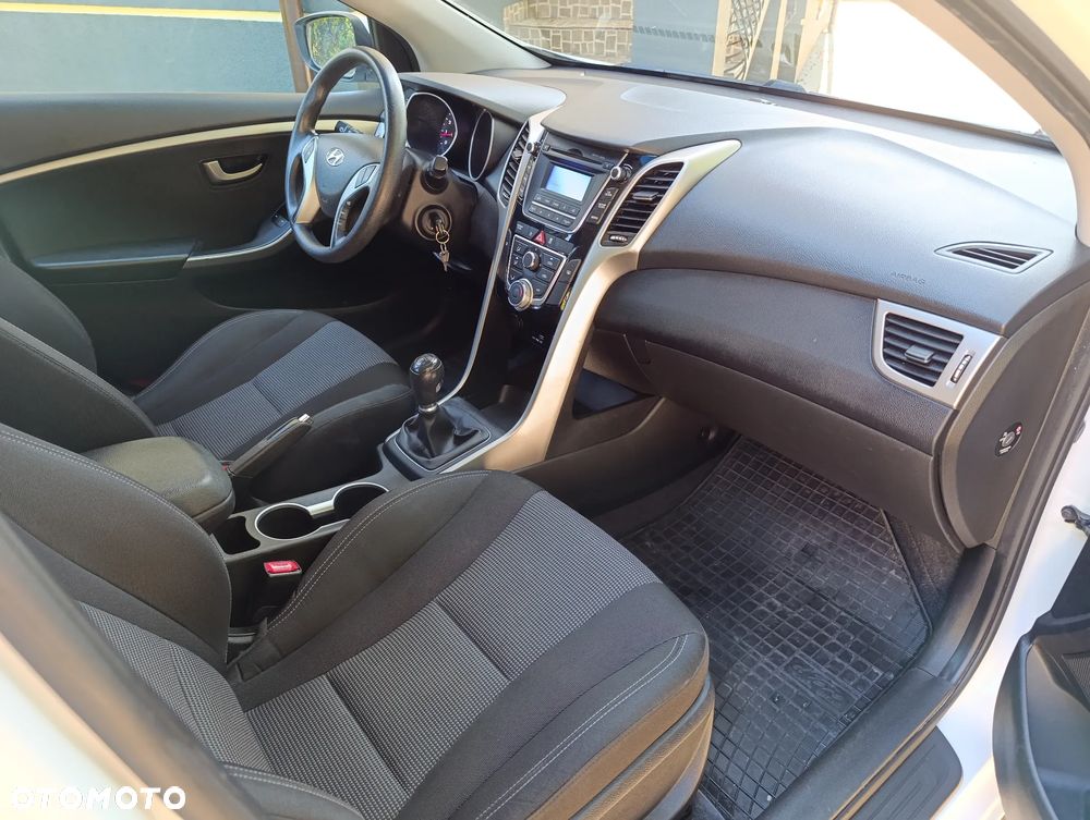 Hyundai i30 1.6 GDI BlueDrive Classic + - 20