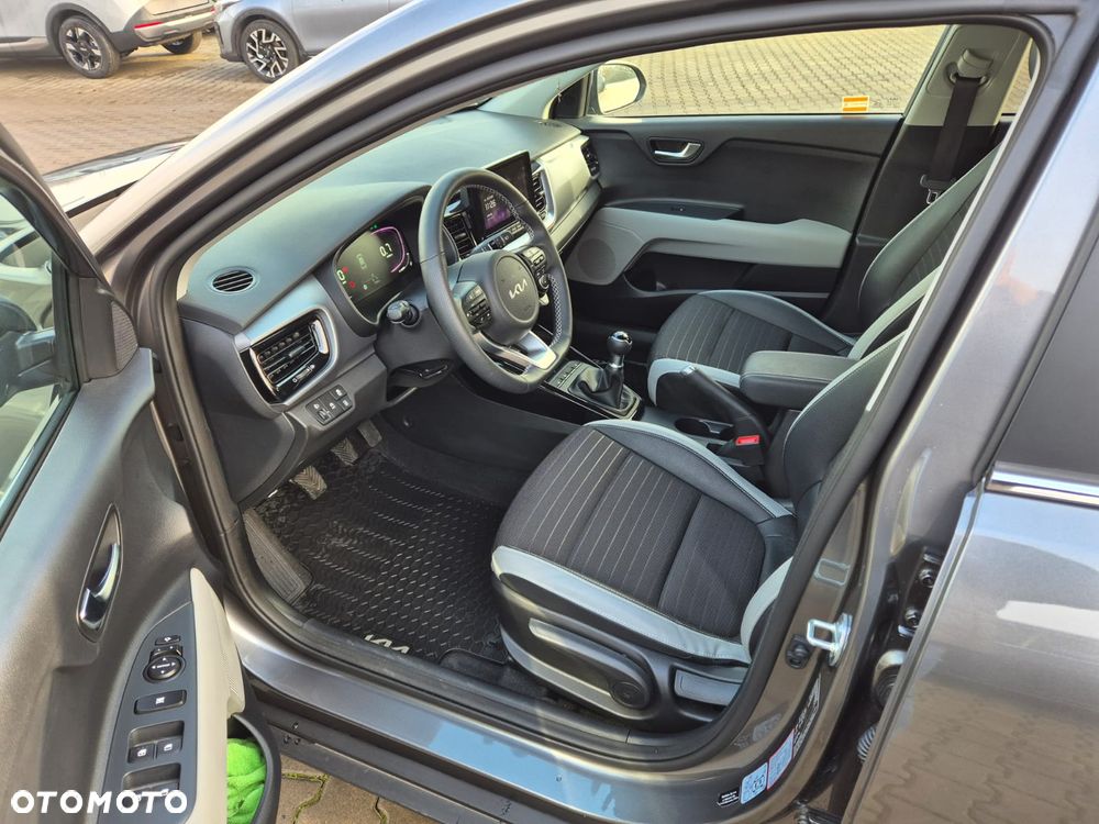 Kia Stonic 1.2 L - 11