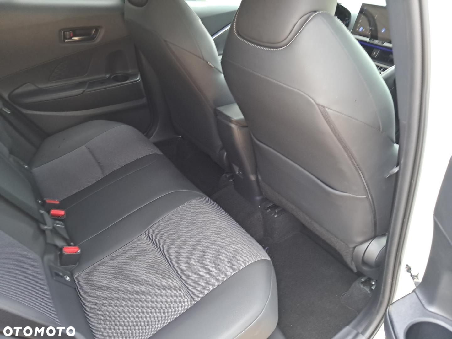 Toyota C-HR - 12