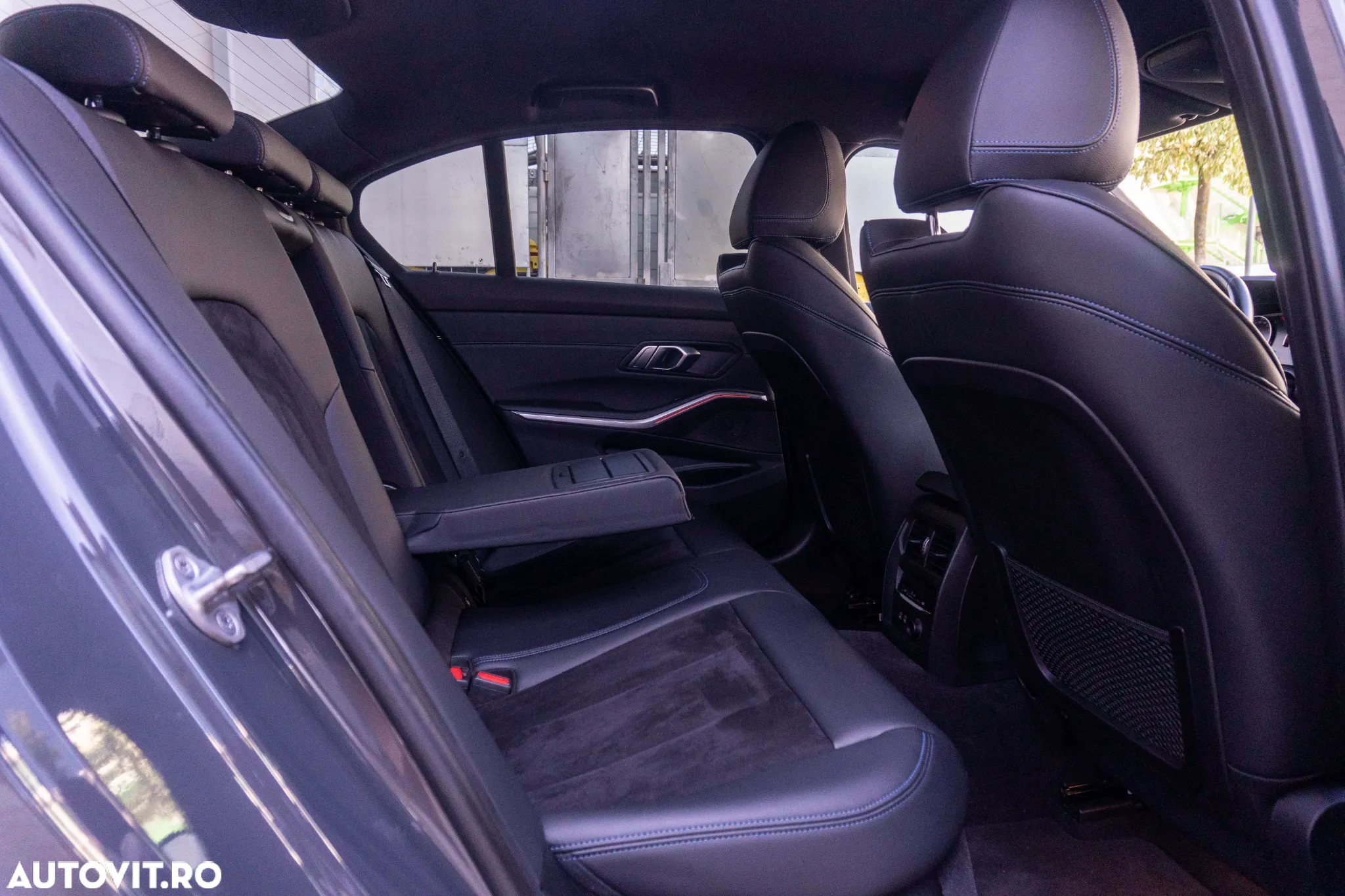 BMW Seria 3 320d Aut. M Sport - 31
