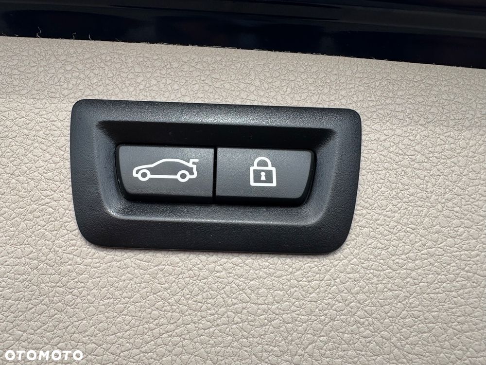 BMW Seria 3 318d Sport Line - 25