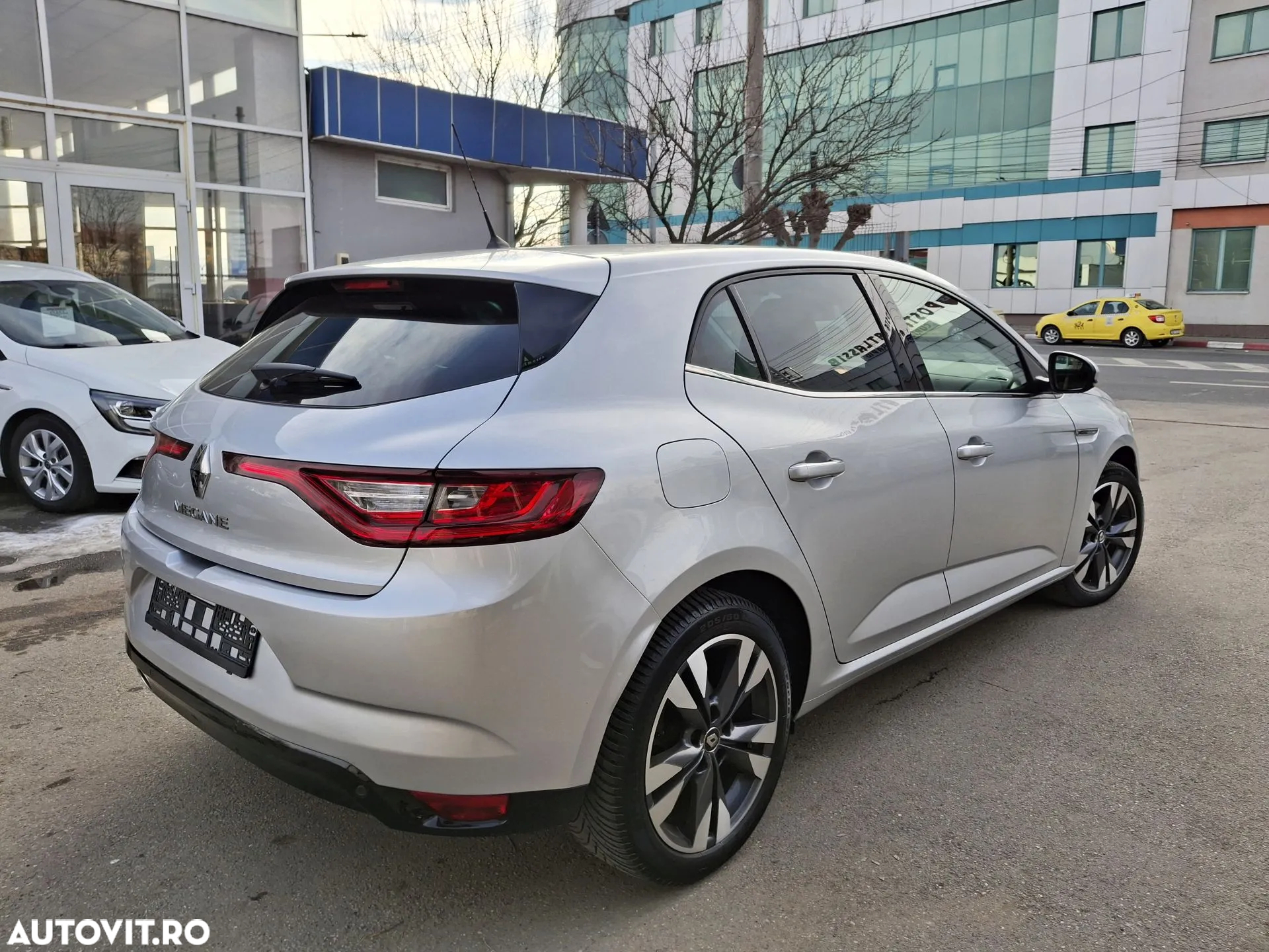 Renault Megane TCe 140 GPF EDC INTENS - 4