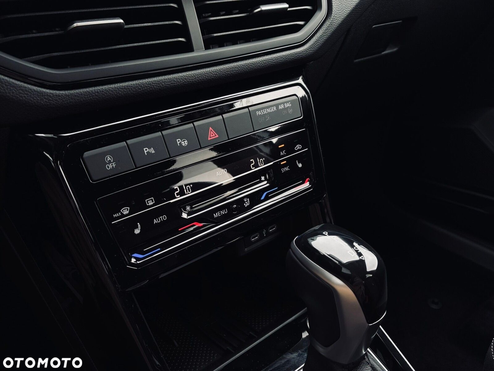 Volkswagen T-Cross - 18