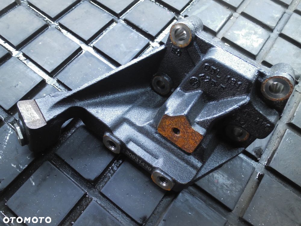 Łapa Uchwyt Wspornik AUDI A6 C8 2.0 TDI 05L131425F - 1