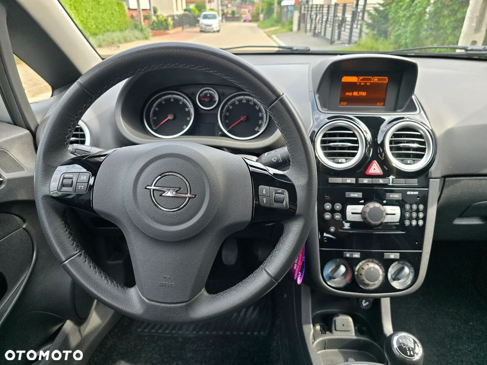 Opel Corsa 1.2 16V Essentia - 14