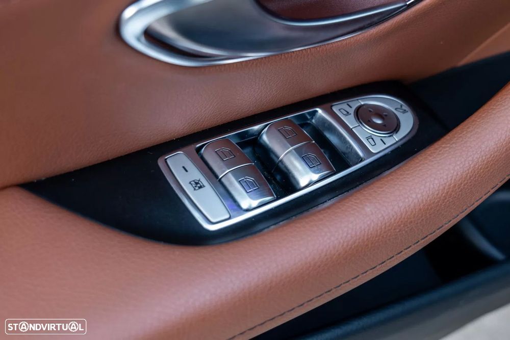 Mercedes-Benz E 300 de 4Matic T 9G-TRONIC AMG Line - 29
