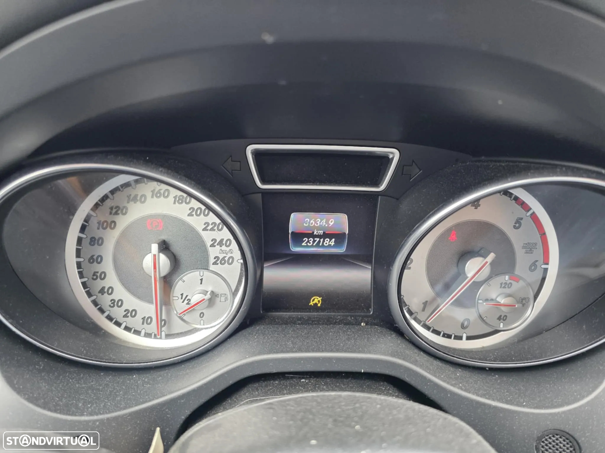 Mercedes-Benz CLA 180 d Shooting Brake AMG Line - 8