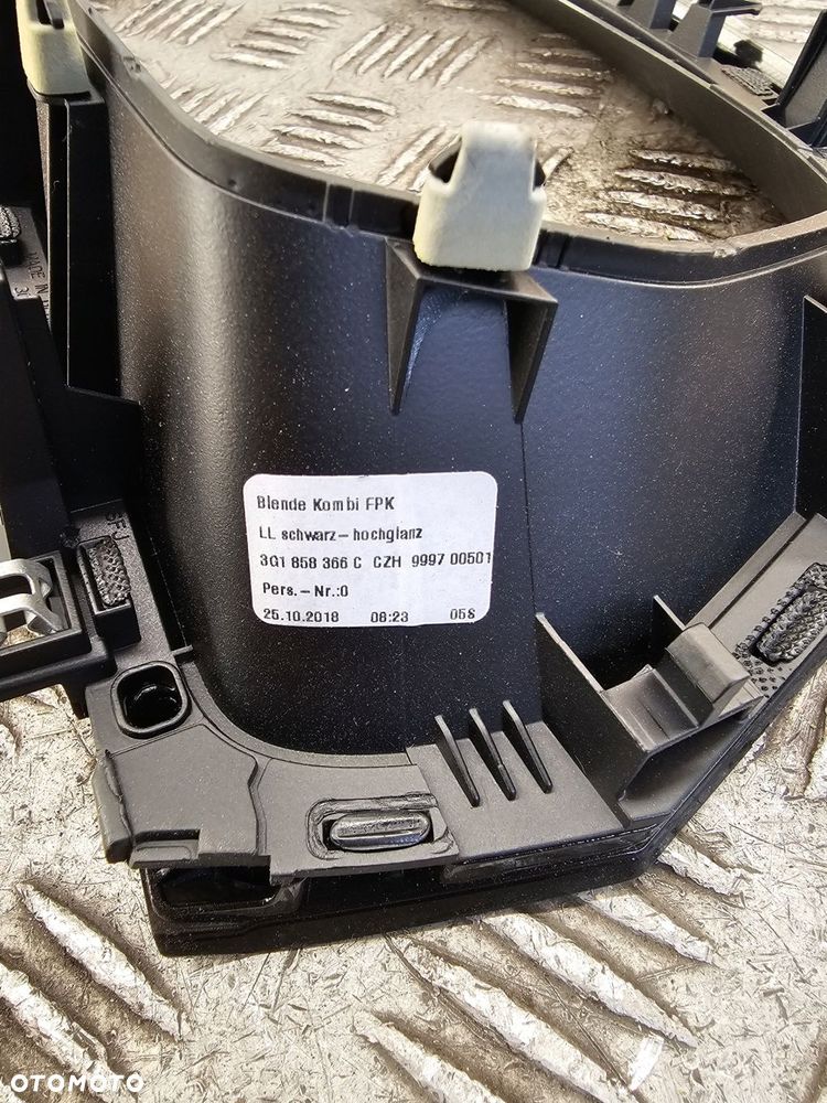 ramka dekor zegarów licznika virtual passat b8 3g1858366c piano black - 4