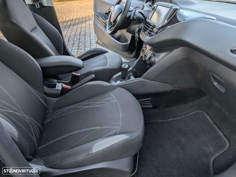 Peugeot 208 - 6