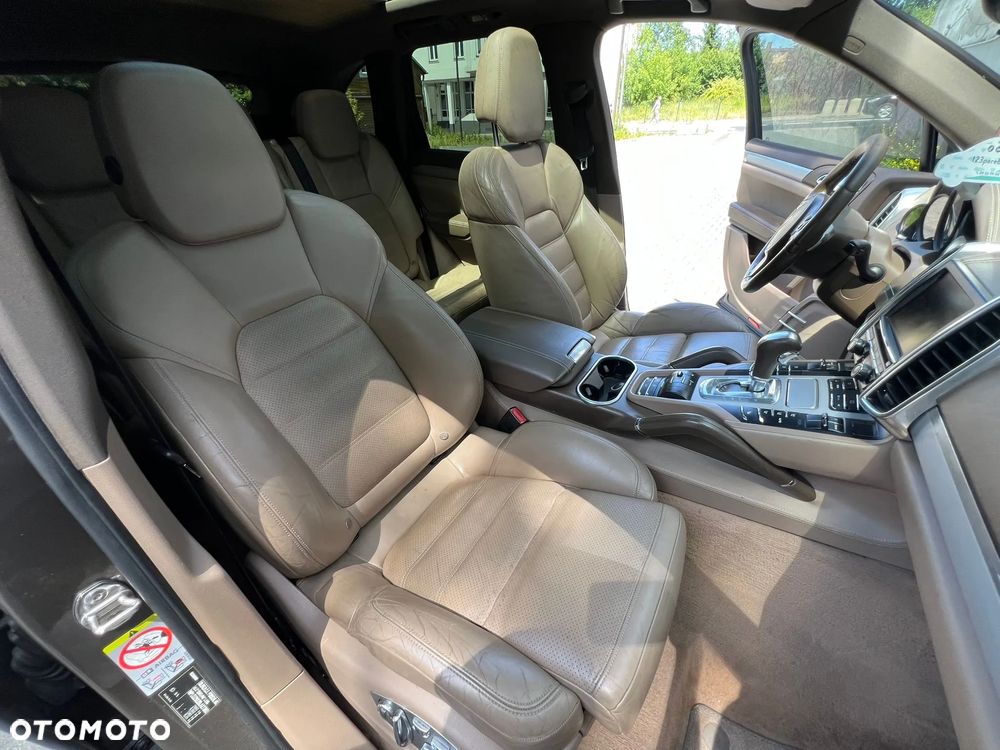 Porsche Cayenne Platinum Edition - 8