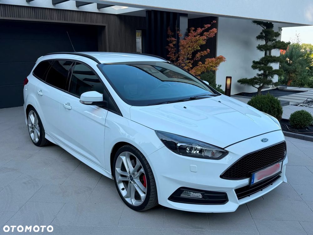 Ford Focus 2.0 EcoBoost ST mit Leder-Exclusiv-Paket - 2