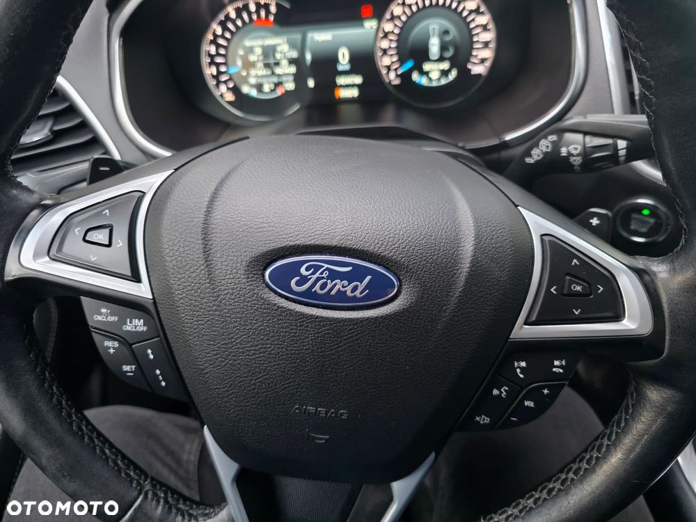 Ford S-Max - 11