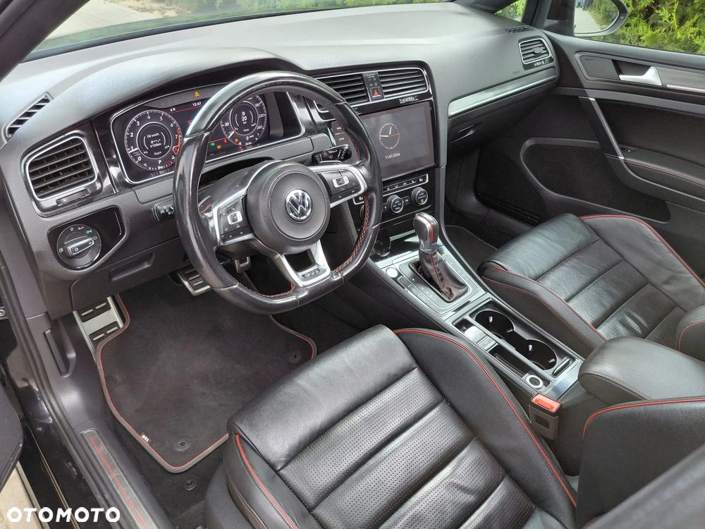 Volkswagen Golf - 32