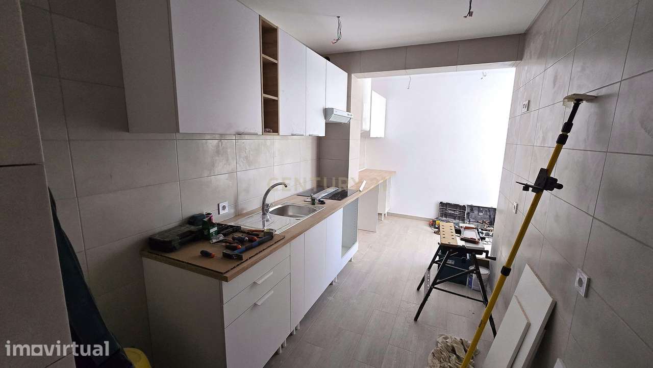 Apartamento T3 Totalmente Remodelado para Arrendamento | Bairro do Lic - Grande imagem: 3/25