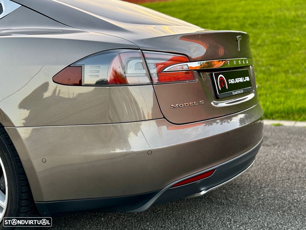 Tesla Model S 85 - 11
