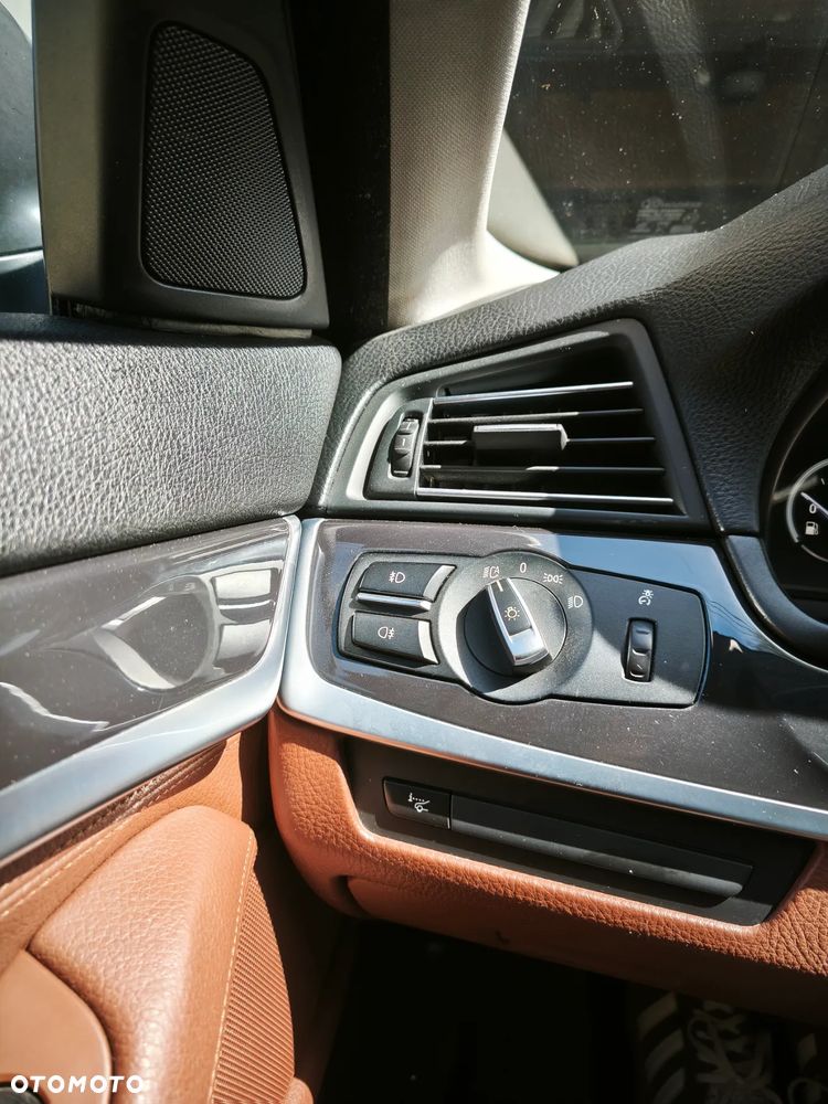 BMW Seria 5 525d Touring - 29