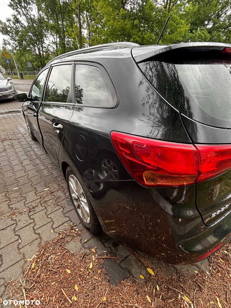 Kia Ceed - 4