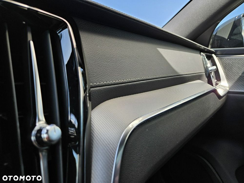 Volvo V60 B4 B DKG Ultra Dark - 23