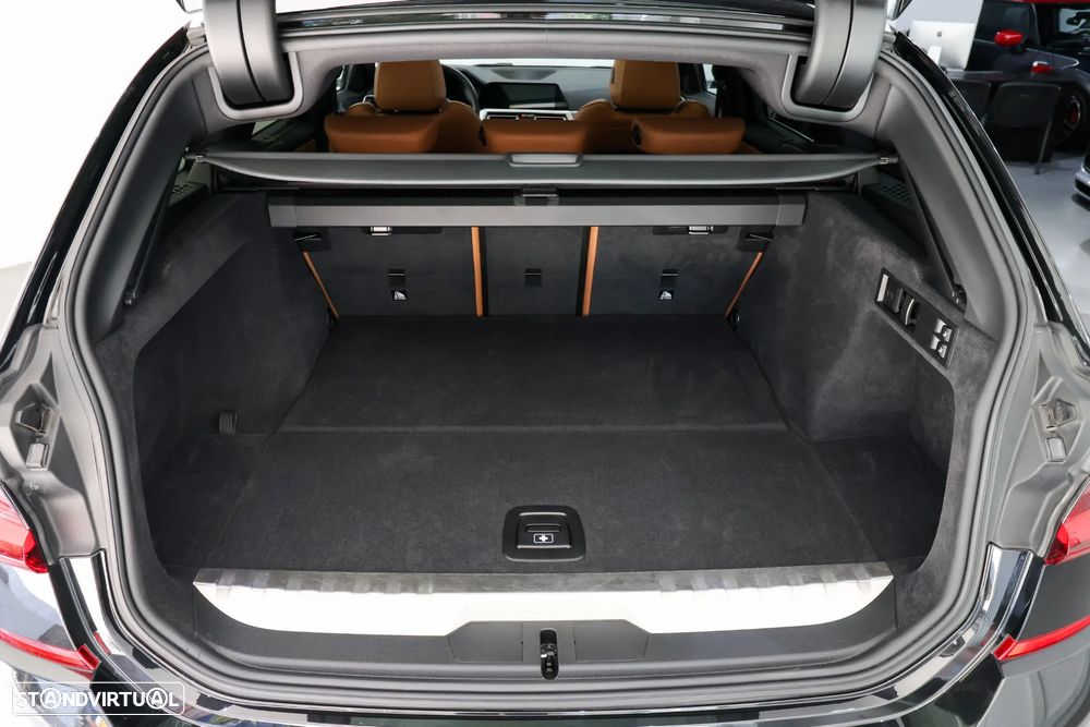 BMW 320 e Pack Desportivo M Auto - 29
